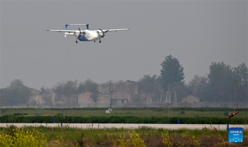 Shaanxi : le système d'avion cargo commercial autonome chinois HH-200 a effectué son vol inaugural à Pucheng