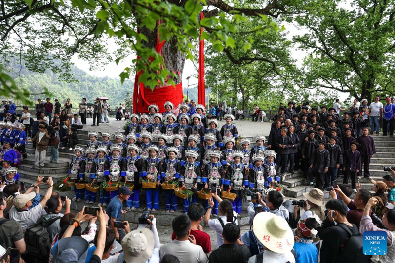 Guizhou : les habitants célèbrent la fête du Sanyuesan