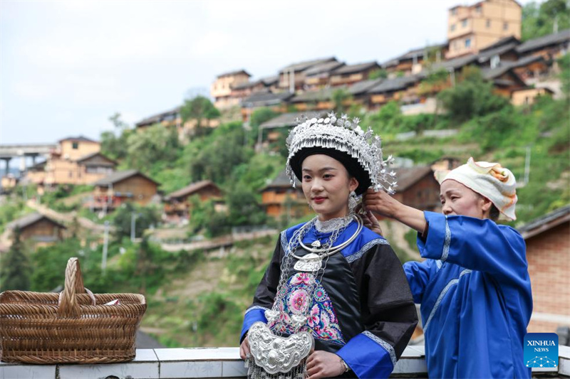 Guizhou : les habitants célèbrent la fête du Sanyuesan