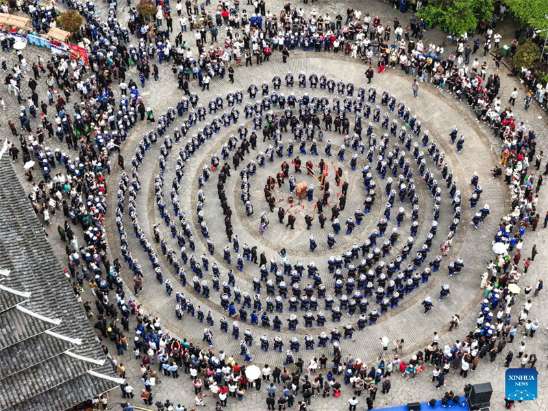 Guizhou : les habitants célèbrent la fête du Sanyuesan