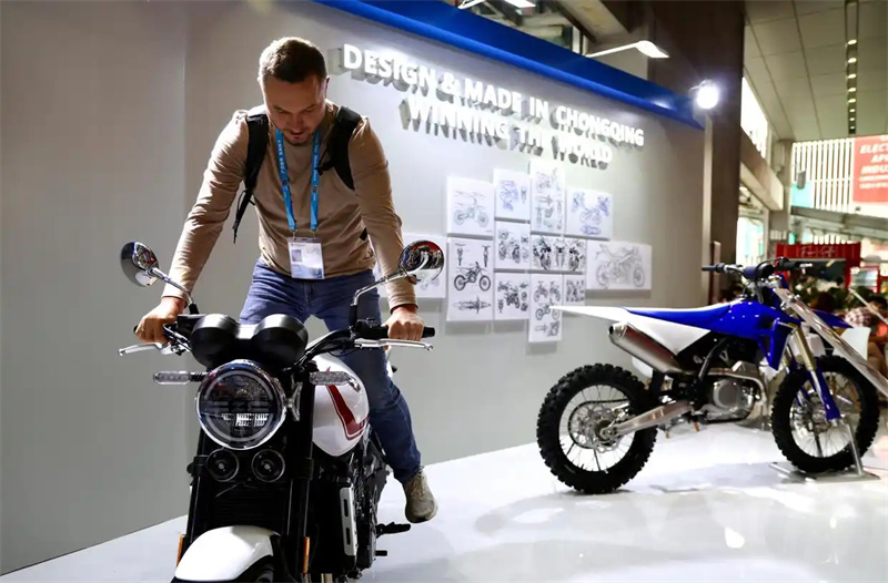 Guangdong : les commandes mondiales de Zhang Xue Motorcycle montent en flèche à la Foire de Canton