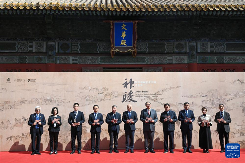 Beijing : ouverture de l'exposition « Coursiers divins : l'univers du cheval dans les collections de peintures et de calligraphies du Musée du Palais »