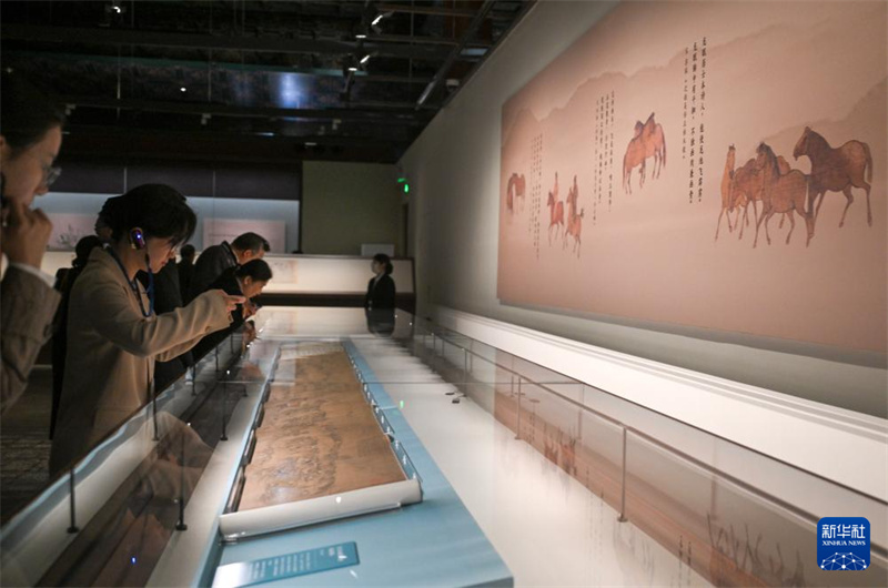 Beijing : ouverture de l'exposition « Coursiers divins : l'univers du cheval dans les collections de peintures et de calligraphies du Musée du Palais »
