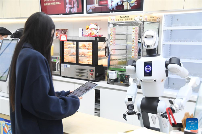 Beijing : un robot humanoïde déployé dans une supérette