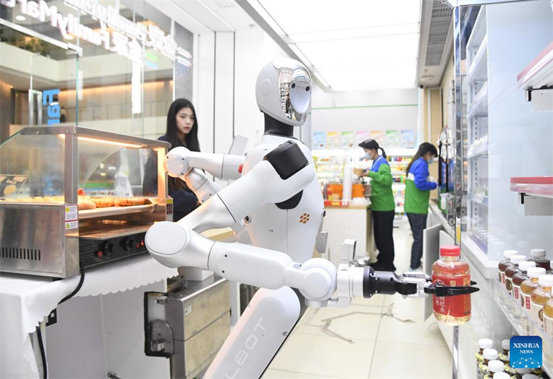 Beijing : un robot humanoïde déployé dans une supérette