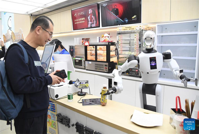 Beijing : un robot humanoïde déployé dans une supérette