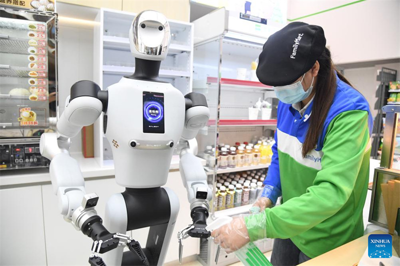 Beijing : un robot humanoïde déployé dans une supérette