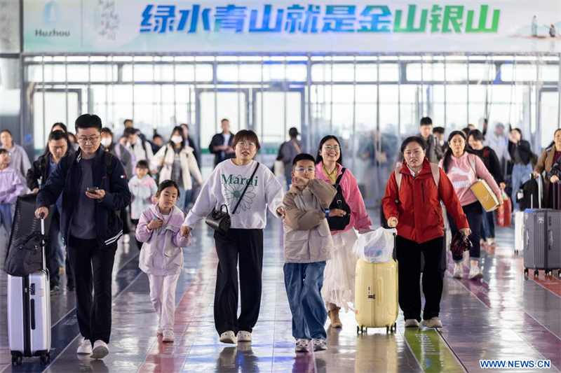 Le réseau ferroviaire chinois s'apprête à assurer 158 millions de voyages de passagers pendant la période des congés de la fête du Travail