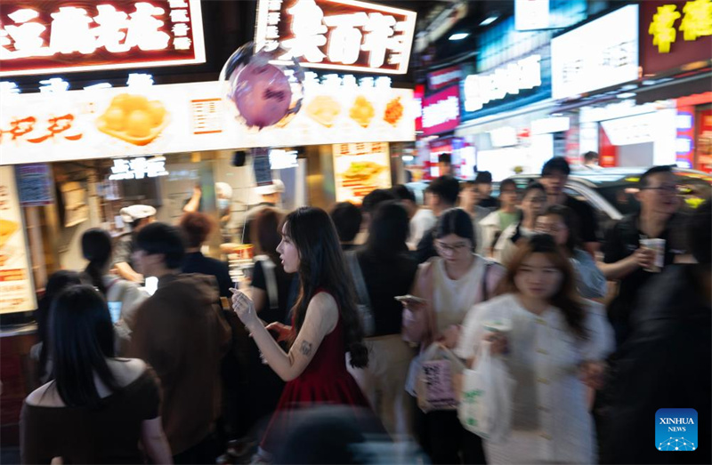 Hunan : la diversité des activités commerciales dynamise l'économie nocturne à Changsha