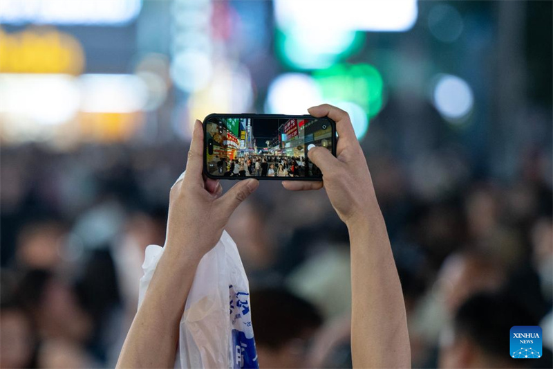 Hunan : la diversité des activités commerciales dynamise l'économie nocturne à Changsha