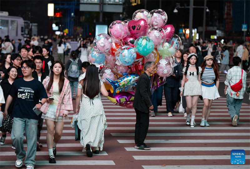 Hunan : la diversité des activités commerciales dynamise l'économie nocturne à Changsha