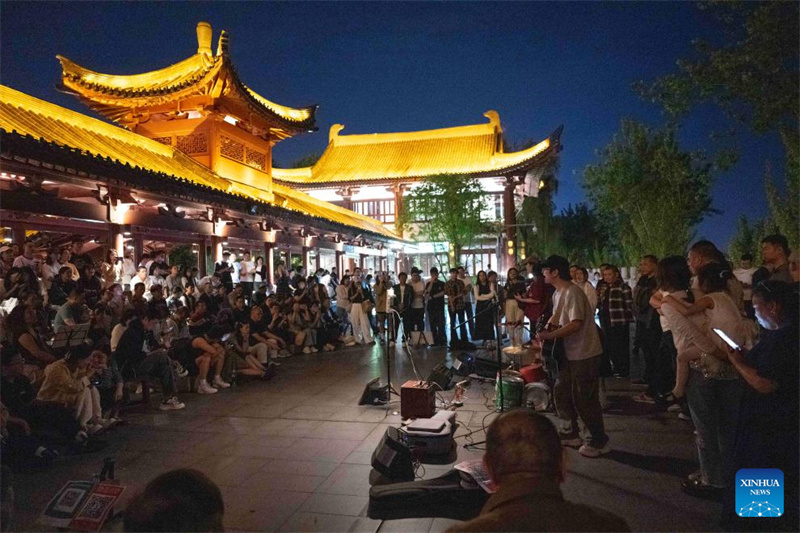 Hunan : la diversité des activités commerciales dynamise l'économie nocturne à Changsha