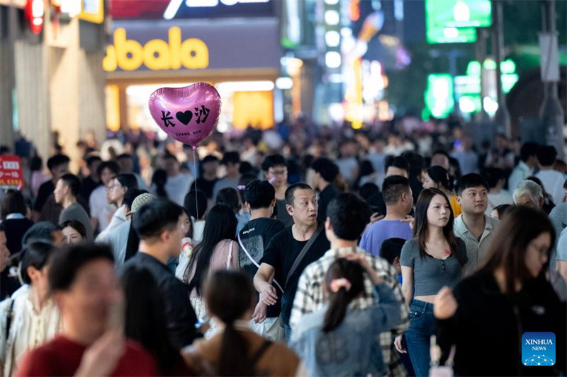 Hunan : la diversité des activités commerciales dynamise l'économie nocturne à Changsha