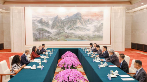 Le vice-président chinois rencontre la présidente de la 80e session de l'AGNU