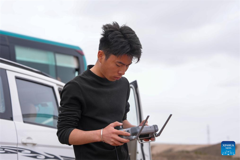 Gansu : des drones transportent des jeunes plants d'arbres pour le reboisement à Lanzhou