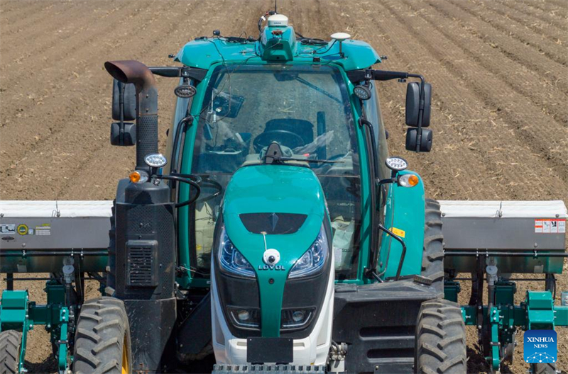 Heilongjiang : des machines agricoles avancées améliorent l'efficacité des semis de printemps