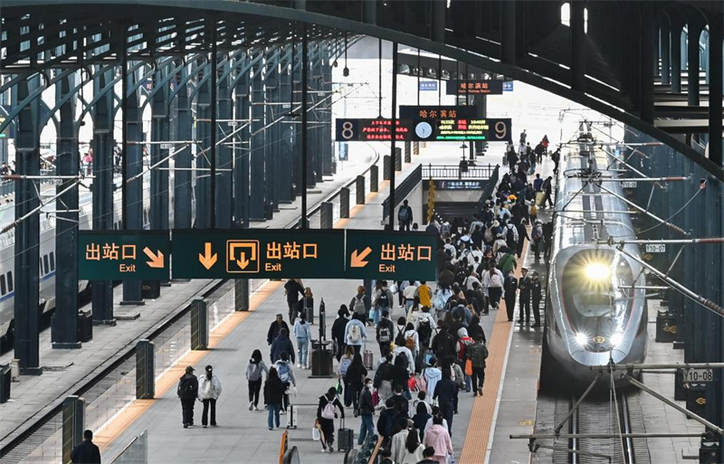 Chine : le nombre de voyages ferroviaires dépasse 100 millions pendant les congés du 1er mai