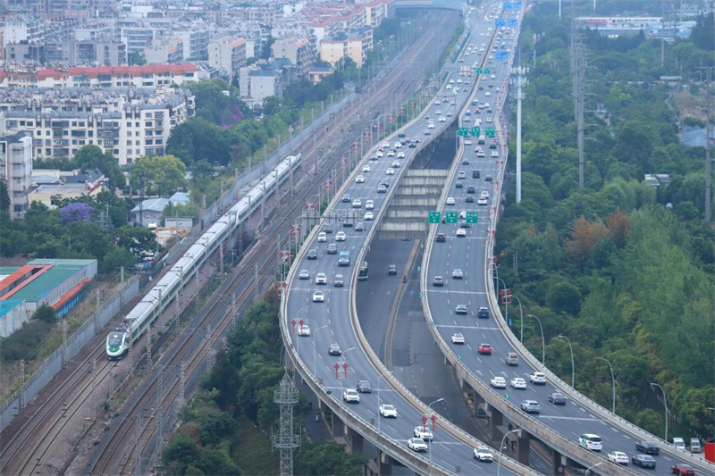 Chine : nombre record de déplacements interrégionaux de passagers pendant les congés du 1er mai