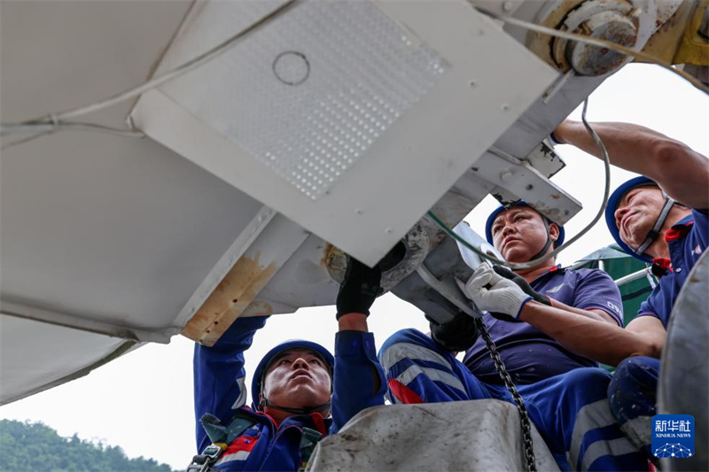 Guizhou : le télescope FAST va remplacer ses câbles d'acier importés par des alternatives de fabrication chinoise