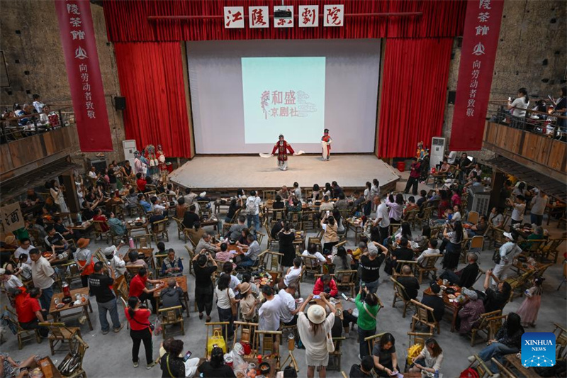 Chongqing : un bâtiment ancien transformé en maison de thé publique