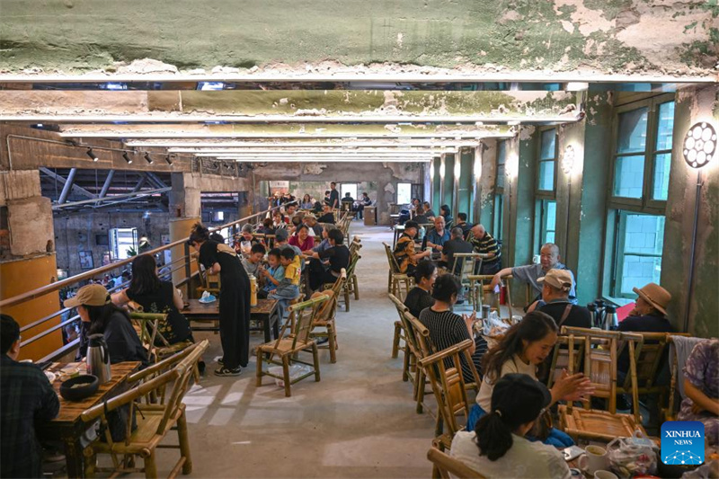 Chongqing : un bâtiment ancien transformé en maison de thé publique