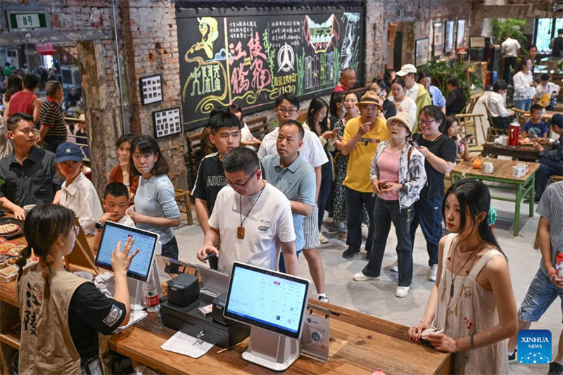 Chongqing : un bâtiment ancien transformé en maison de thé publique