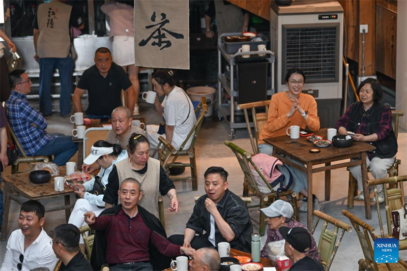Chongqing : un bâtiment ancien transformé en maison de thé publique