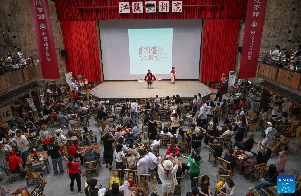Chongqing : un bâtiment ancien transformé en maison de thé publique