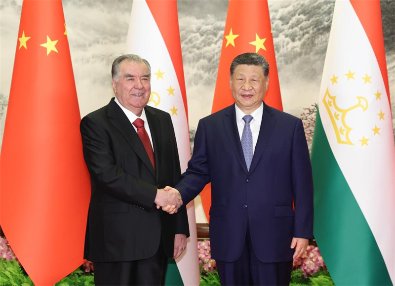 Xi Jinping s'entretient avec le président tadjik