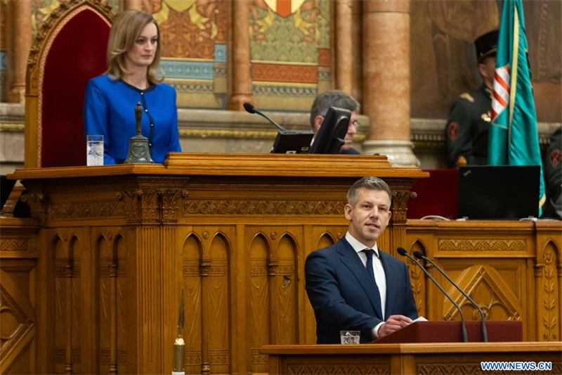 Le nouveau gouvernement hongrois dirigé par Peter Magyar a prêté serment devant le Parlement
