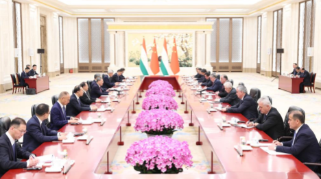 Le Premier ministre chinois rencontre le président tadjik