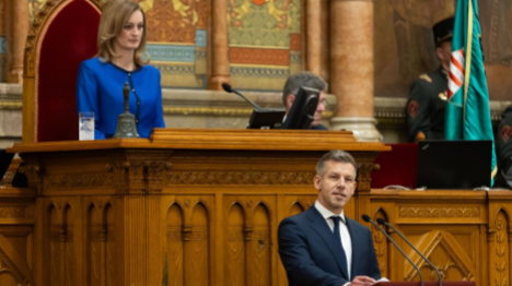 Le nouveau gouvernement hongrois dirigé par Peter Magyar a prêté serment devant le Parlement