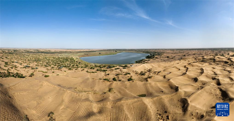Mongolie intérieure : le paysage du désert de Kubuqi au début de l'été