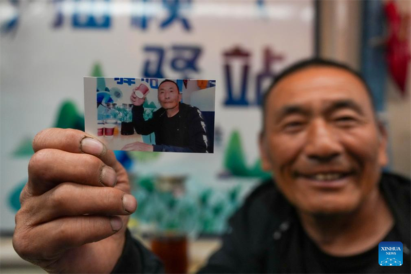 Heilongjiang : un train dédié amène des transplanteurs de riz dans la plaine de Sanjiang