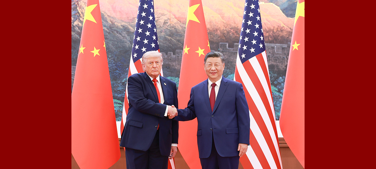 Xi Jinping s'entretient avec Donald Trump à Beijing