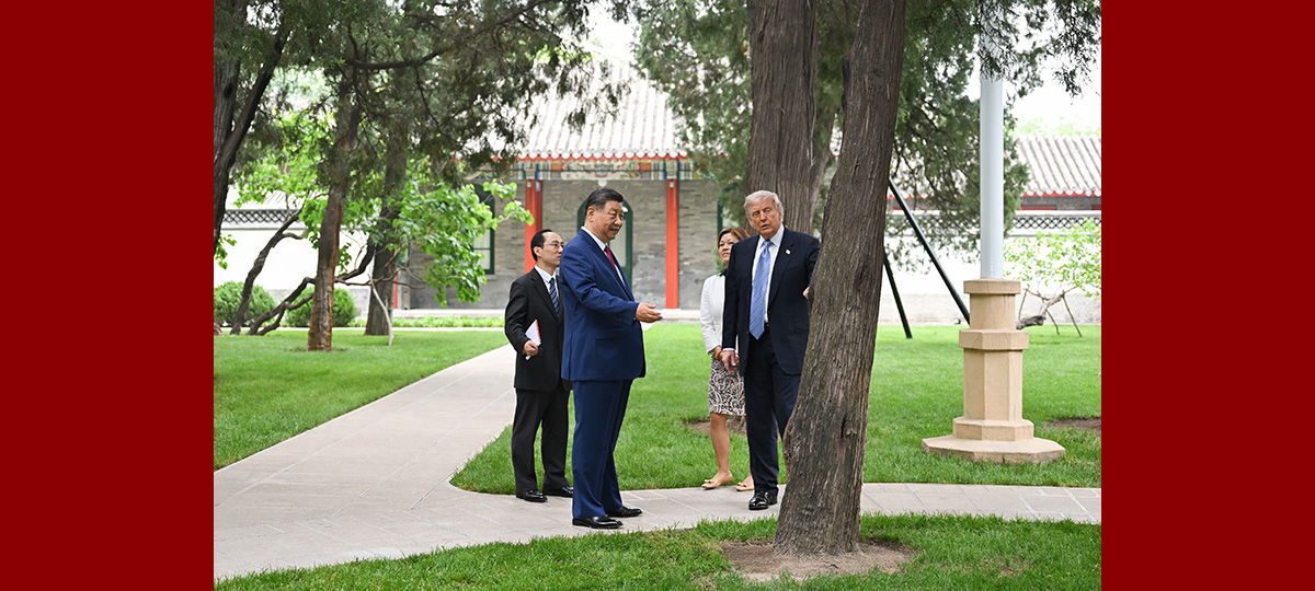 Xi Jinping et Donald Trump tiennent une réunion privée à Beijing