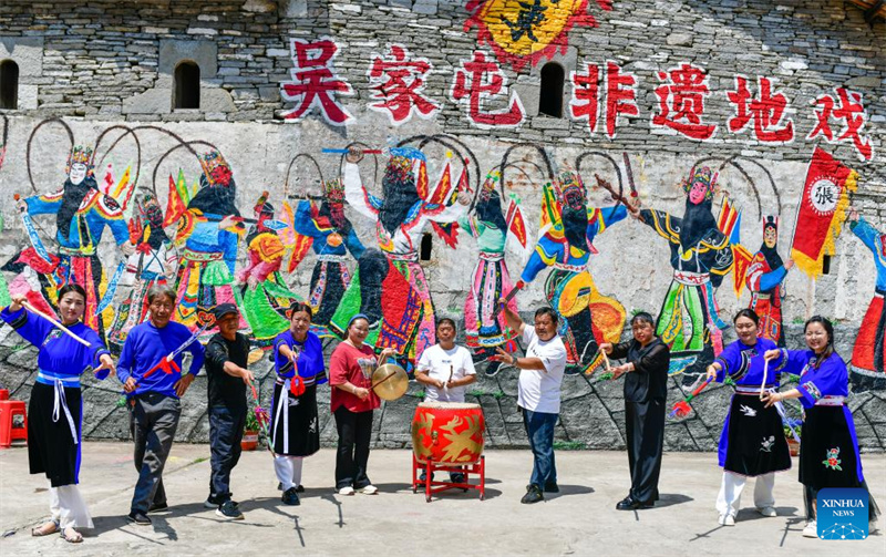 Guizhou : comment la passion de toujours de villageois contribue à préserver l'opéra Dixi