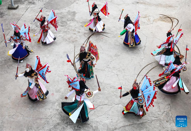 Guizhou : comment la passion de toujours de villageois contribue à préserver l'opéra Dixi