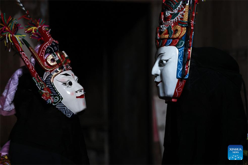 Guizhou : comment la passion de toujours de villageois contribue à préserver l'opéra Dixi