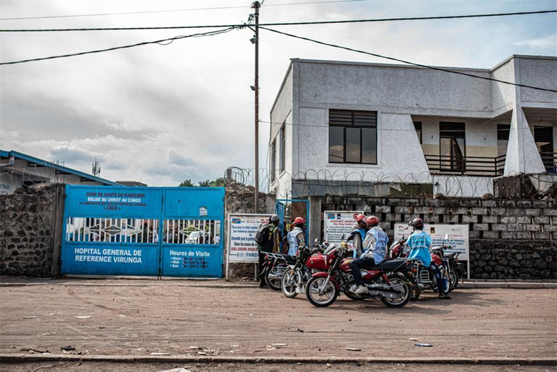 Photo prise le 17 mai 2026 montrant l'extérieur d'un hôpital désigné comme centre de traitement d'Ebola à Goma, en République démocratique du Congo (RDC). (Xinhua/Str)