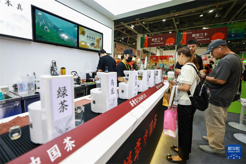 Zhejiang : l'ouverture de la 8e édition de l'Exposition internationale du thé de Chine