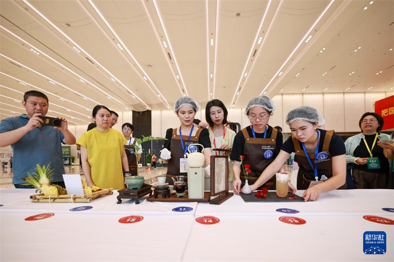 Zhejiang : l'ouverture de la 8e édition de l'Exposition internationale du thé de Chine