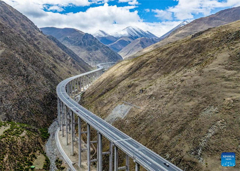 Xizang : un réseau de transport amélioré renforce l'accessibilité