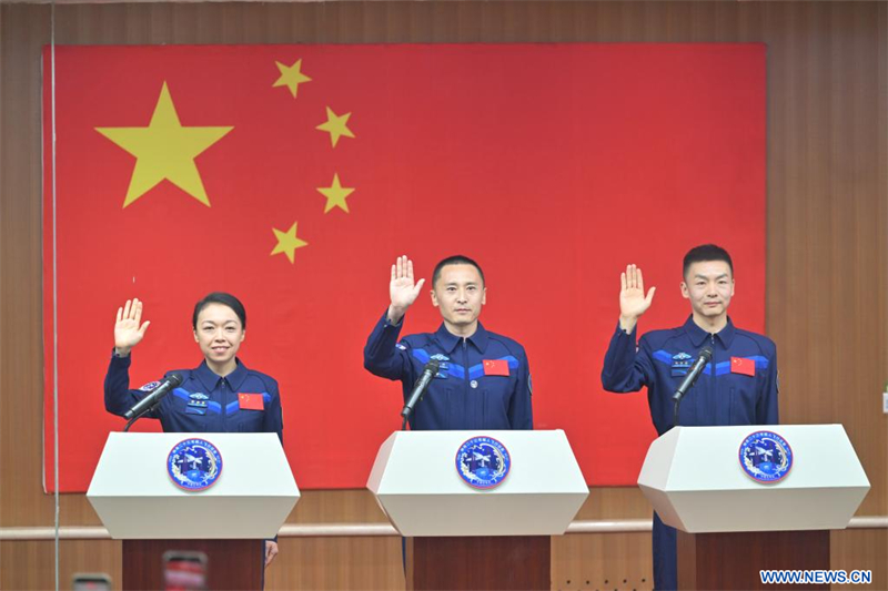 Les astronautes de la mission chinoise Shenzhou-23 rencontrent la presse