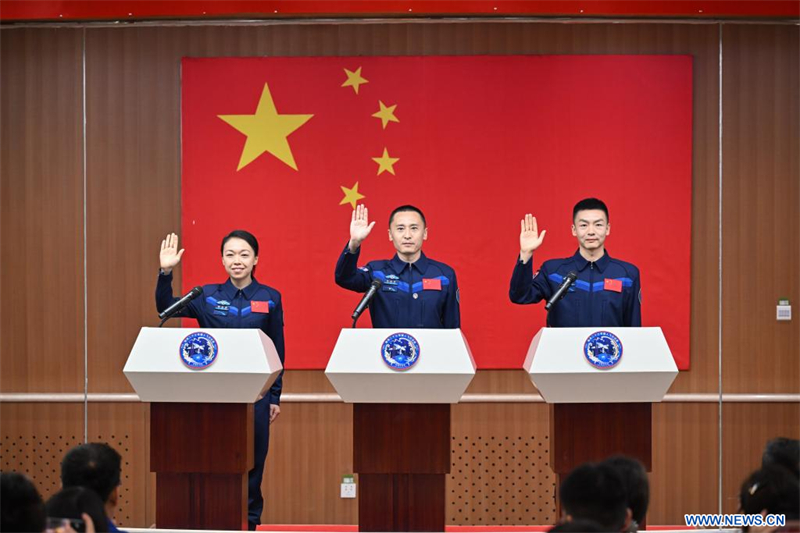 Les astronautes de la mission chinoise Shenzhou-23 rencontrent la presse