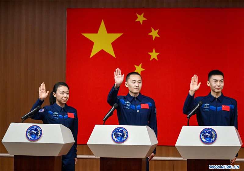 Les astronautes de la mission chinoise Shenzhou-23 rencontrent la presse