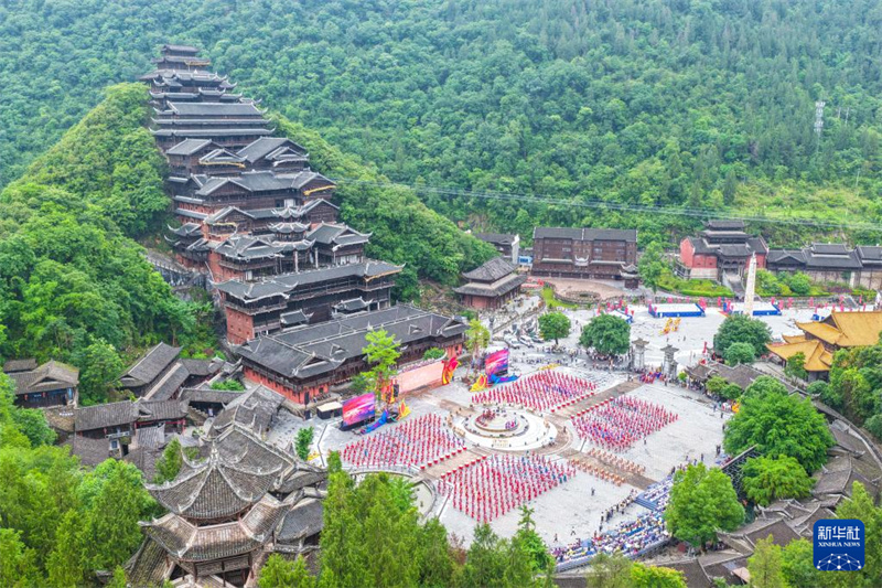 Chongqing : ouverture de la 15e édition du festival Caihuashan des Miao de la rivière Wujiang