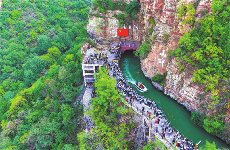 Henan : le canal Drapeau Rouge, une voie navigable artificielle qui témoigne de l'effort des hommes pour déplacer des montagnes