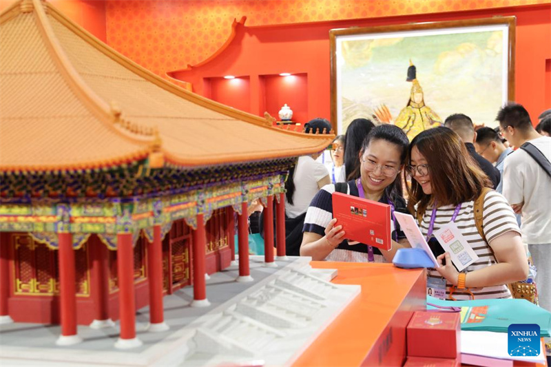 Guangdong : le Salon culturel de Shenzhen présente de riches trésors créatifs chinois