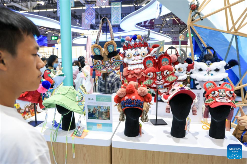 Guangdong : le Salon culturel de Shenzhen présente de riches trésors créatifs chinois